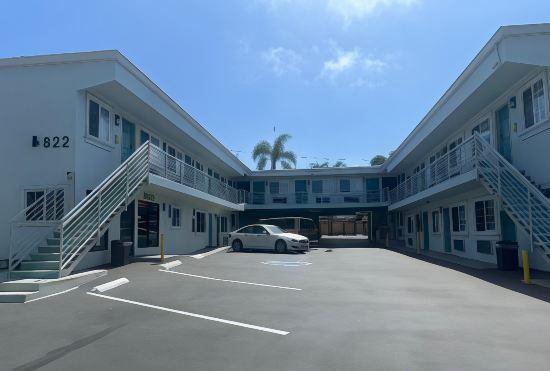 Гостиница Super 8 by Wyndham Oceanside Downtown