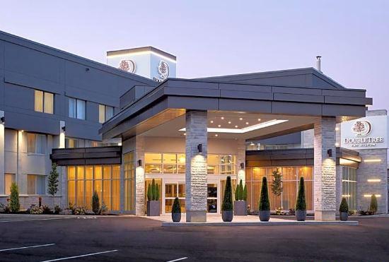 Гостиница DoubleTree by Hilton Montreal Airport
