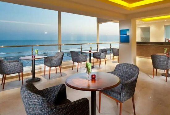 Al Hail Waves Hotel Managed by Centara