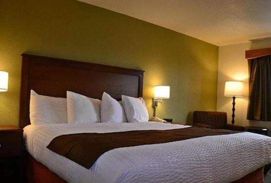 Hotel AmericInn by Wyndham Calumet