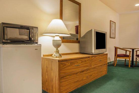 Hotel AmericInn by Wyndham Jefferson