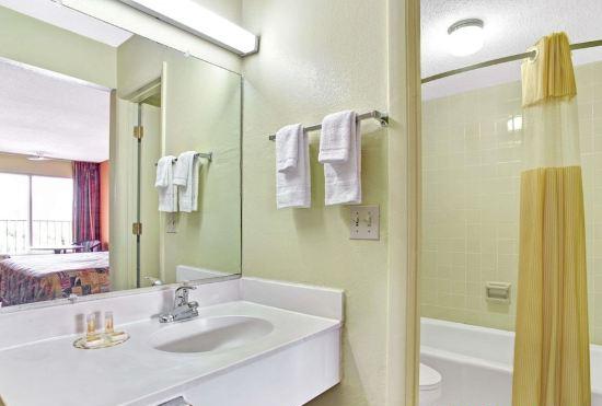 Hotel Days Inn by Wyndham Benson