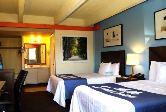 Гостиница Super 8 by Wyndham Hidalgo/McAllen Area