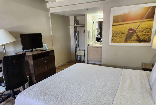 Hotel Super 8 by Wyndham Hidalgo/McAllen Area