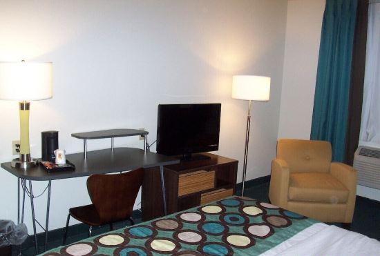 Hotel Super 8 by Wyndham Ionia MI