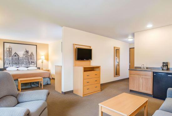 Hotel Super 8 by Wyndham Monroe WI