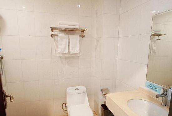 Гостиница AT YOUNG HOTEL (Beijing Shahe Subway Station Beihang University)