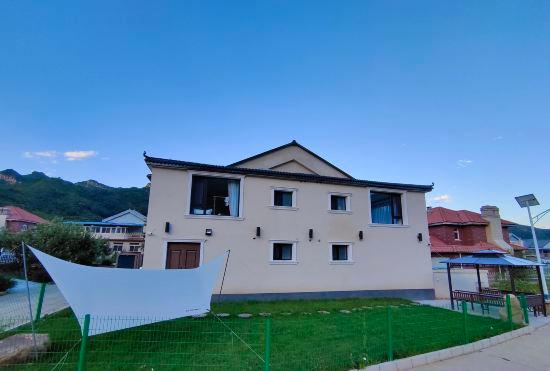 Гостиница Beijing Qianshan Shiyu Homestay (Jinhaihu Branch)