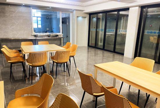 Gree Hotel(HangwanRoad,PudongLingangMiddleSchool,Affiliated toShanghai Normal University)