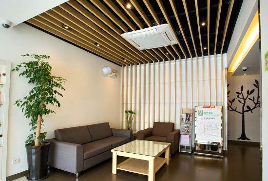 Yiheng Hotel (Shanghai Hongqiao Beixinjing Subway Station)