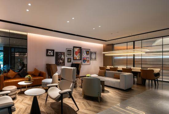 Гостиница Home Inn Plus (Shanghai Xintiandi Lujiabang Road Metro Station)