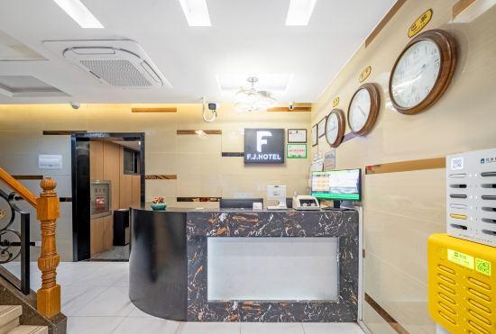 Flagship Store Fangjia Hotel (Shanghai Hongqiao Fengxu Subway Station)
