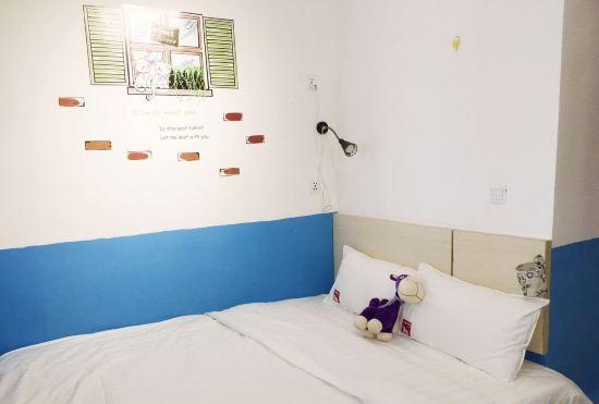 Hotel Rhino Holiday Inn (Near Dalian railway station)