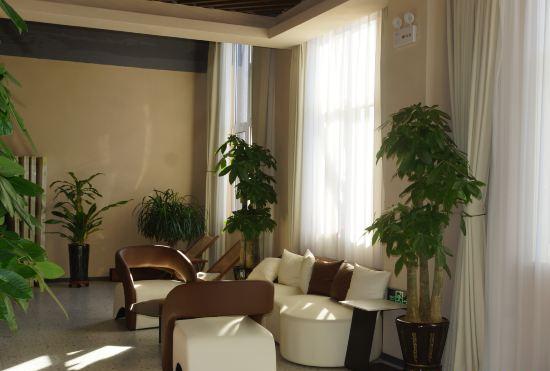 Longqihai Express Hotel (Dalian Guobao Xingyuewan Branch)