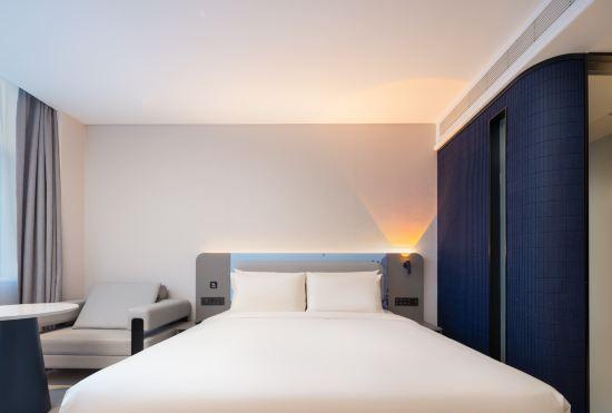 Dalian Zhongshan Square Renmin Road Light Residence Hotel