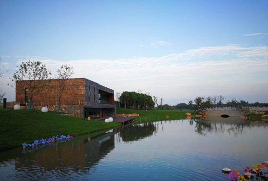 Nanjing Yunshuijian Parent-child Resort Hotel