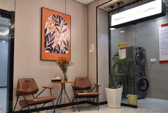 Elan Hotel (Nanjing Zhongshanling Xiamfang Metro Station)
