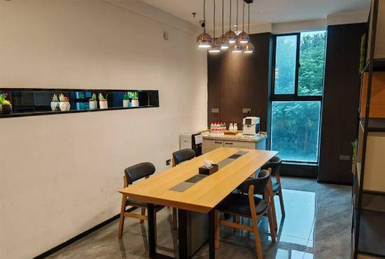 Гостиница Home Inn Paibai Yun Hotel (Nanjing South Railway Station North Square Branch)
