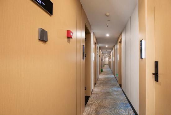 Qingmu Hotel (Nanjing Shanghai Road Subway Station Shigu Road)