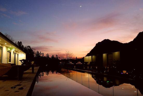 Hotel Z Plus Mountain Resort Inn（Peak of National Forest Park Store）