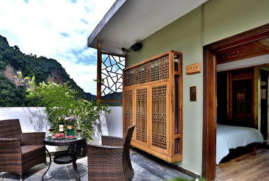 Floral Hotel·Yicheng Yijia Inn(Dongda store of Zhangjiajie National Forest Park)