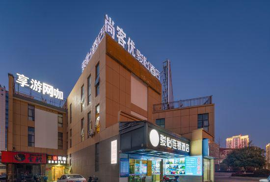 Гостиница Junyi Hotel (Zhangjiajie Tianmenshan Cableway Station)