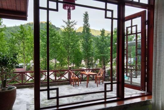 Гостиница Zhangjiajie Yazhuju Inn