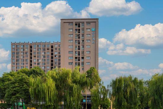 Hello Hotel (Chengdu Qingbaijiang Wanda Plaza Branch)