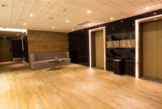 lnsail Hotel (Shenzhen Luohu Railway Station Xiangxi Cun Metro Station)