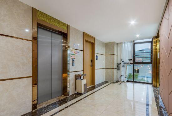 Гостиница Cayman Hotel (Wanjunlong Shopping Plaza)