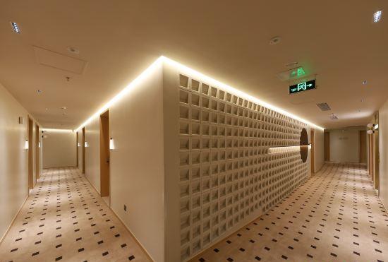 Mi Bai Hotel (Shenzhen Guomao Metro Station)