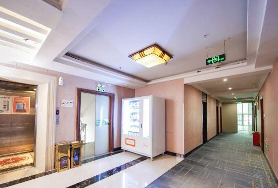 Yilong Ruiyun Hotel (Shenzhen International Convention and Exhibition Center Tangwei Subwa