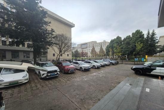 Hanting Hotel (Kunming Cuihu Park Yunnan University Branch)