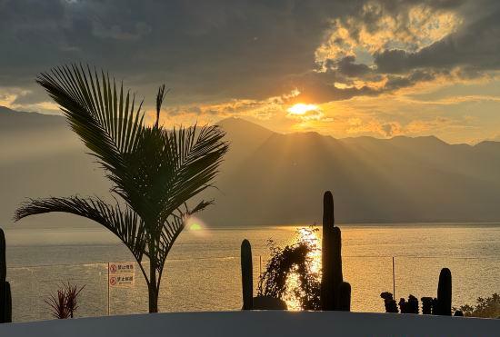 Гостиница Dali Mingyue Bay Sea View Resort