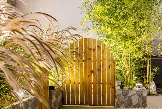 Гостиница Flower Building Yanqi Intelligent Designer Homestay (Cenxi Swan Branch)