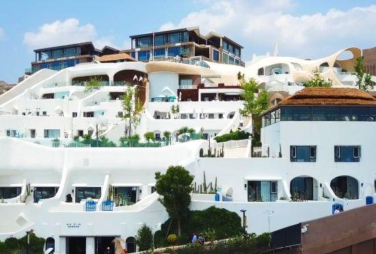 Гостиница Dali Dots N′ Leopard Lake View Hotel