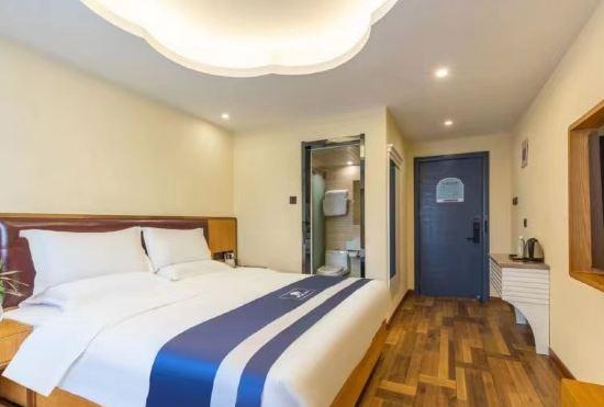 Tongbai Yun Hotel (Pedestrian Street Yintai Branch)