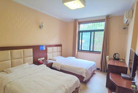 Yulin Business Hotel (Zhongjian Xingguangcheng Hubei Maternity and Child Health Care Hospi
