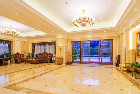 Гостиница Vienna Hotel (Zhengzhou High Speed ​​Railway East Station Store)