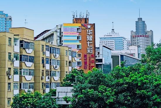 Huayu Colorful Duplex Hotel (Zhengzhou Davidcheng Erqi Square Subway Station Branch)