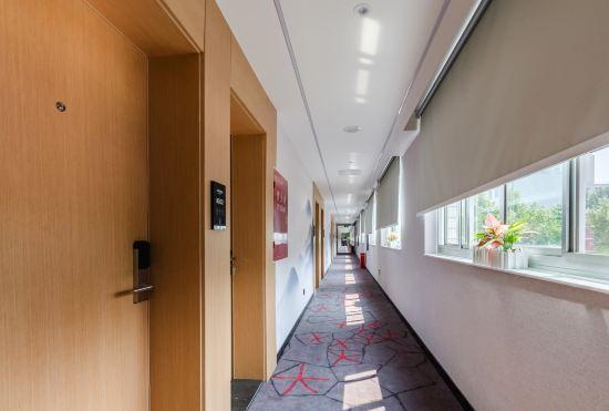 Гостиница Junyi Selected Hotel(Beijing West Railway Station North Square Century Temple)