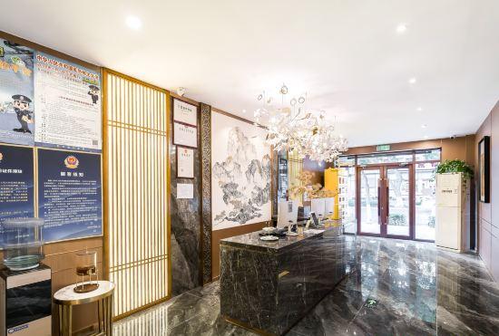 Chonpines Hotel (Beijing Wangfujing Nanluoguxiang Store)