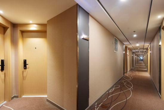 Гостиница Hanting Hotel (Shanghai Longyang Road Subway Station)
