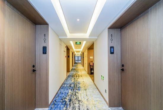 Jinglai Hotel Zhenxuan (Shanghai Changshou Road Metro Station)