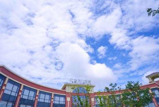 Гостиница Shanghai Yisu Holiday Inn