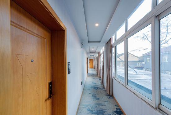Qingzhu·Huating Premium Hotel (Shanghai Hangtou Hunan Highway Store)