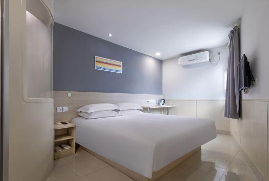 Yijia Hotel (Songjiang University Town Metro Station)
