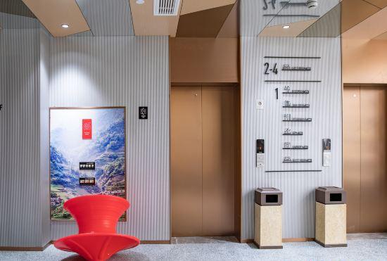 Гостиница Shanghai Atour Hotel, Deping Road metro station, Lujiazui