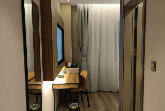 Гостиница Home Selection Hotel (Shanghai Meilan Lake Luonan New Village Subway Station Store)