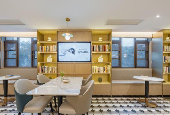 Гостиница Shanghai Pudong Airport Chuansha Subway Station Atour Hotel